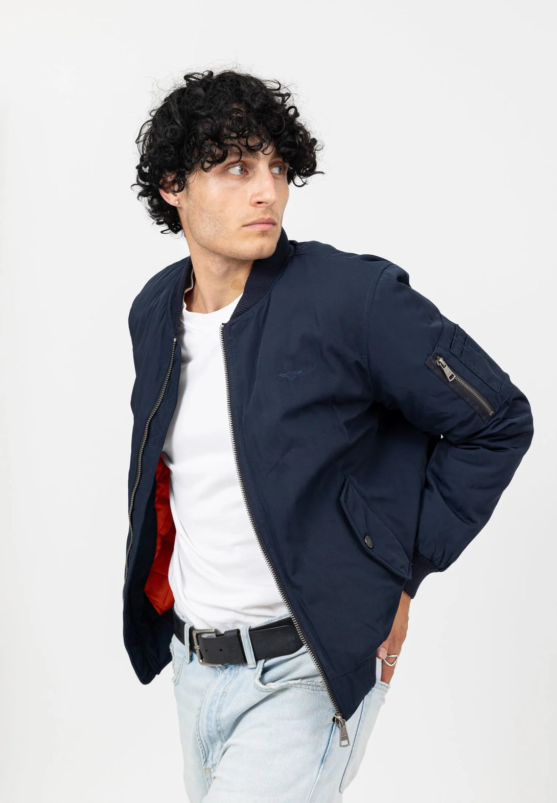 Blouson d'hiver matelassé et chaud pour homme,avec poches à fermeture Blouson d'hiver matelassé et chaud pour homme,avec poches à fermeture